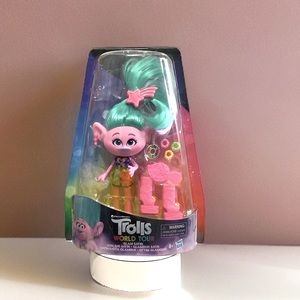 DreamWorks Trolls World Tour Glam Satin Fashion Doll with Accessories. NIB